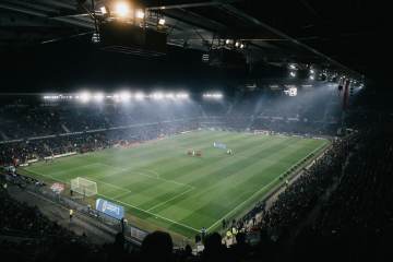 FIFA排名更新，阿根廷登顶，法国跌至第三（配图示意）